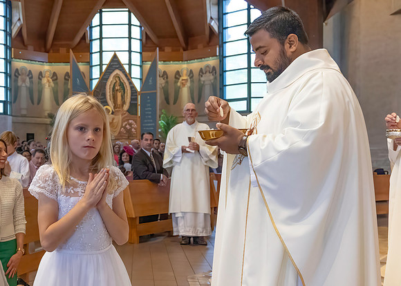 First Communion (82 of 224)-DeNoiseAI-standard