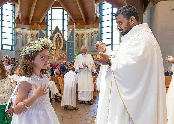 First Communion (101 of 224)-DeNoiseAI-standard