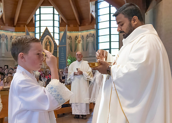 First Communion (135 of 224)-DeNoiseAI-standard